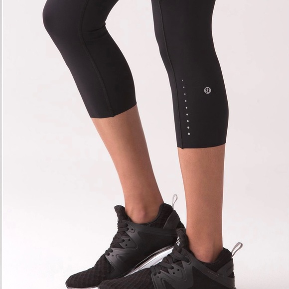 Lululemon Fast & Free 19” Crop (reflective), EUC - Picture 4 of 8